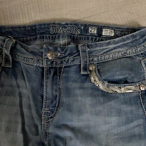 Miss Me Mid-Raise Easy Boot Jeans - Picture 4 of 5